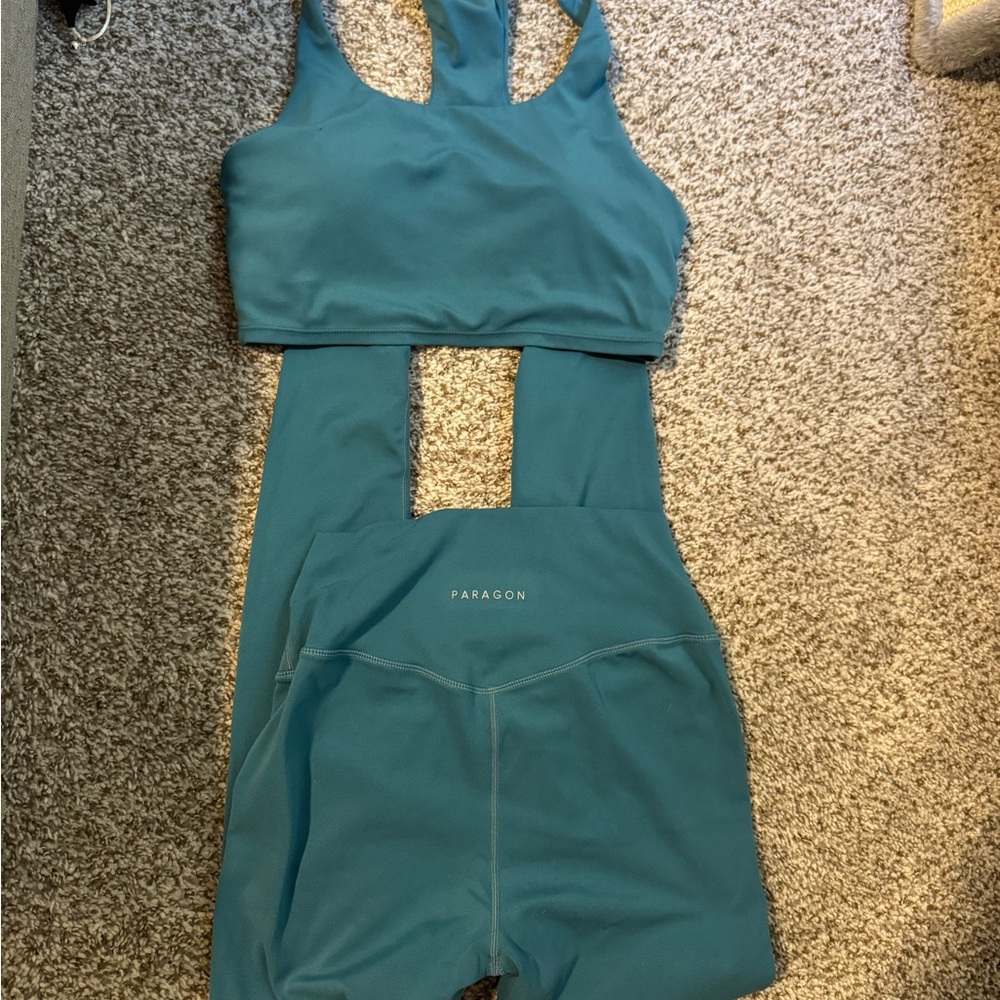 Paragon Turquoise leggings and sports bra set